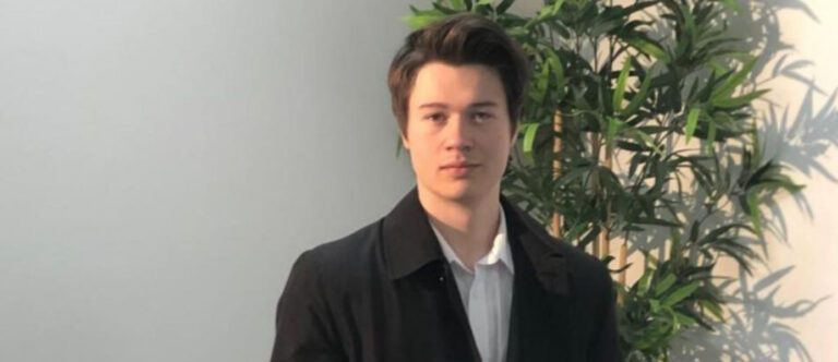 Александр Вествуд из «Сексуального просвещения» приговорили к 15 годам тюрьмы