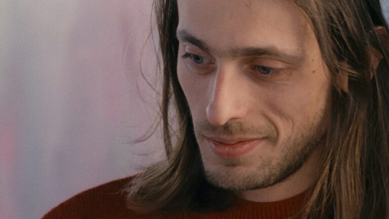 Рецензия на «Ари»: портрет поколения, ищущего себя в хаосе современности