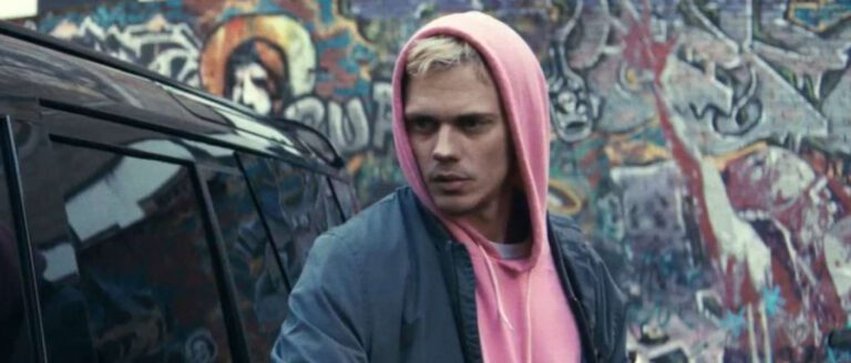 Дебютный трейлер хоррор-триллера «Западня» с Биллом Скарсгардом и Энтони Хопкинсом
