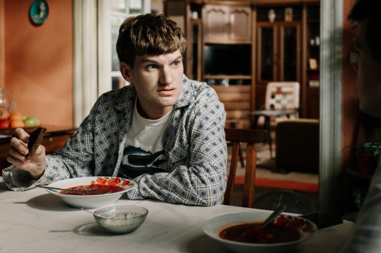 Обзор пилота сериала «Нормальный»: дружба — диагноз неизлечимый