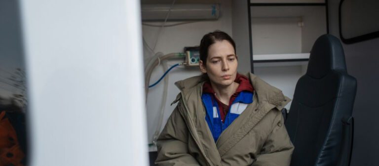 Okko выпустил трейлер сериала «Маяк»