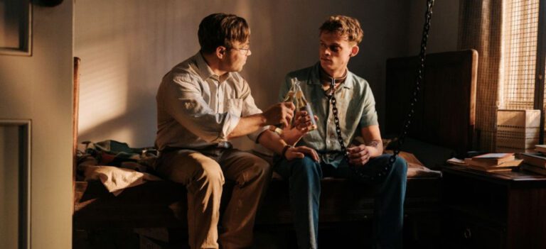 Вышел русскоязычный трейлер фильма «На цепи» со Стивеном Грэмом