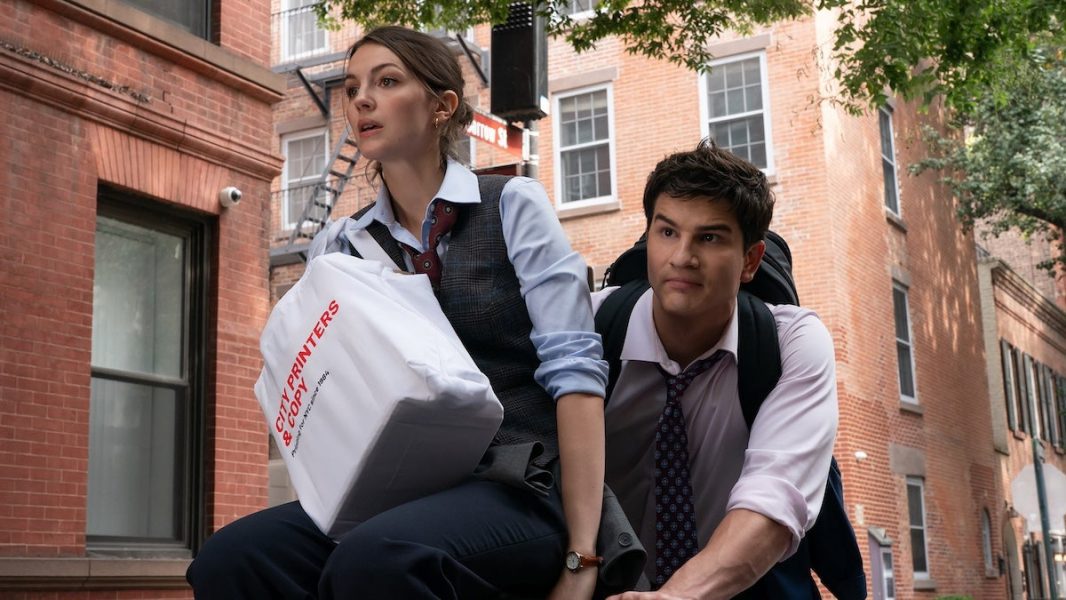 Рецензия на сериал «Вы нам не подходите» — приятную комедию о зумерах-карьеристах в Нью-Йорке 4 Элла Хант в роли Эй-Джей на кадре из сериала «Вы нам не подходите»